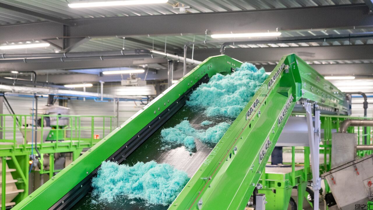 WEIMA-WKS-2200-shreds-fishing-nets-at-Healix-Maastrich-Holland-34_6e931a3ff6c36858d847f3c78b43907e.jpg