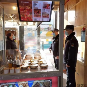 海淀城管嚴(yán)查餐館主動(dòng)提供一次性餐具 踐行垃圾分類“新風(fēng)尚”