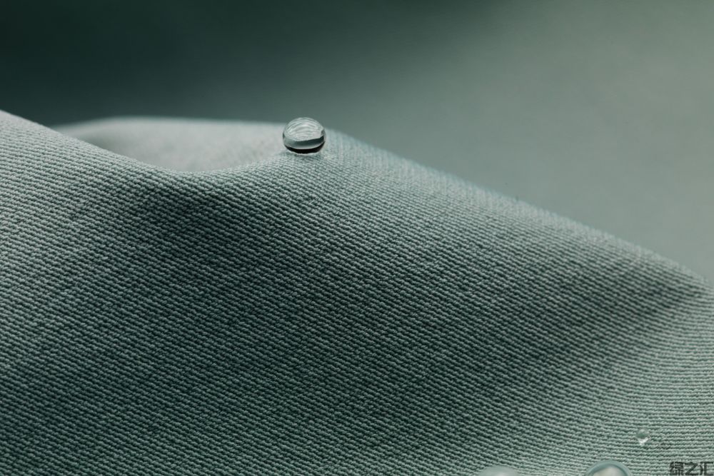 Schoeller Textil AG，91% 尼龍和 9% 彈性纖維。 ? 表演日。